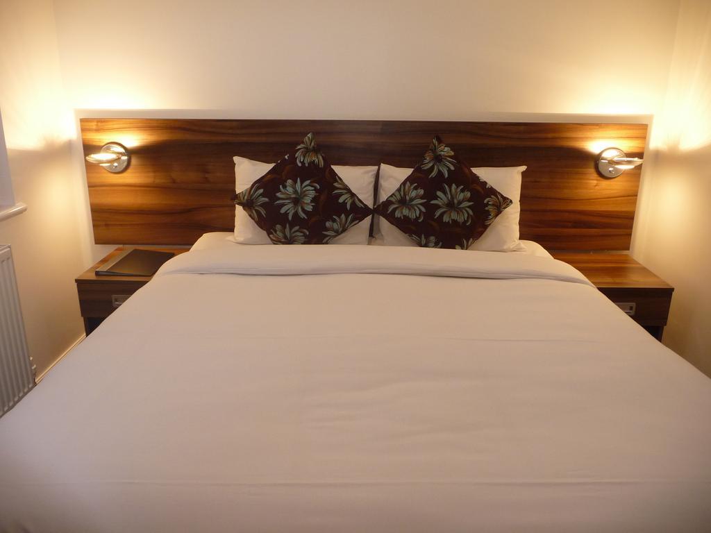 Гостевой дом Langley Nr Pinewood 4*